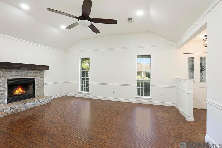 Building Photo - 17614 Sugar Mill Ave