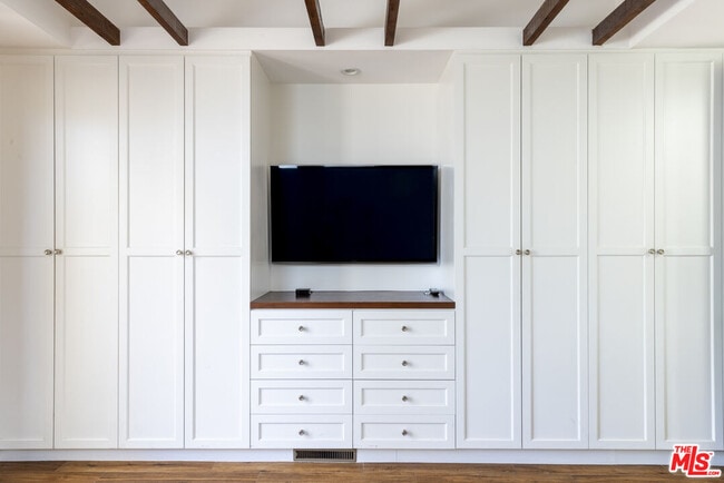 Building Photo - 501 Pier Ave