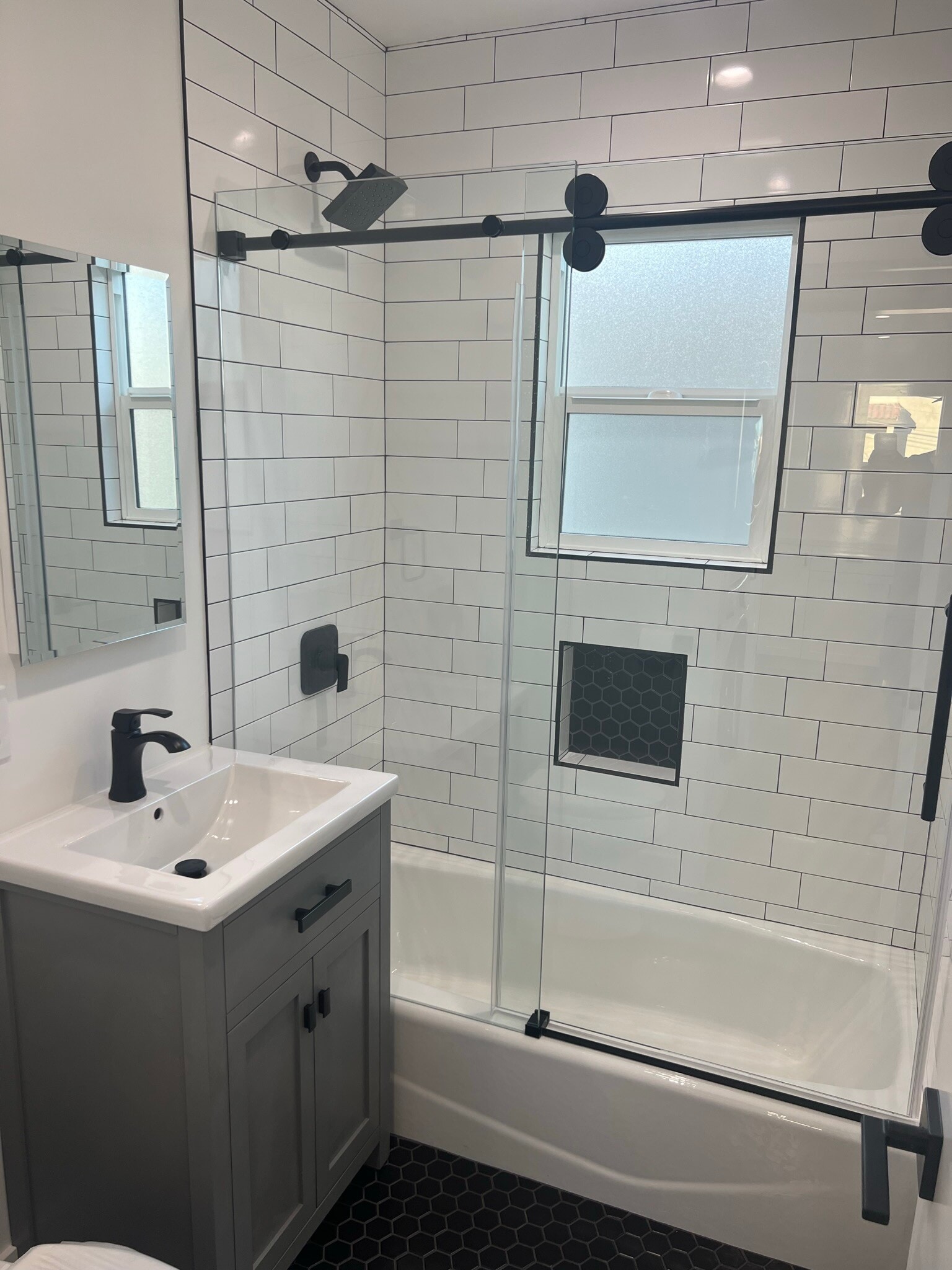 Building Photo - 1605-1/2 Blossom Lane