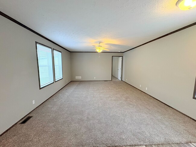 Building Photo - 10694 State Rte 762