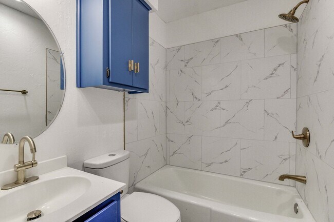 Building Photo - Light-Filled Mid-Century Vibes: 2BR/2BA w/...