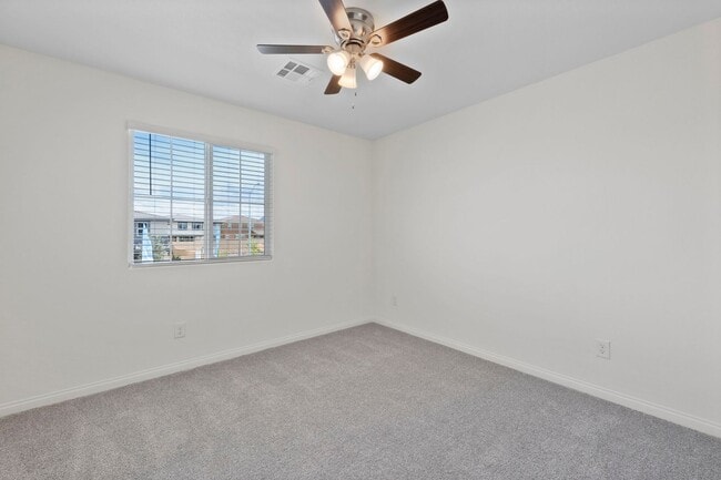 Building Photo - 412 Canary Song Dr