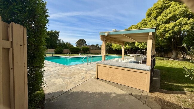 Building Photo - Updated Woodland Estates Home