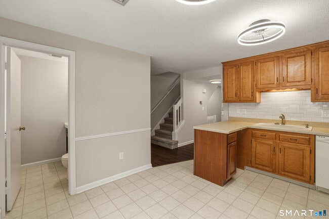 Building Photo - 116 Songbird Ln