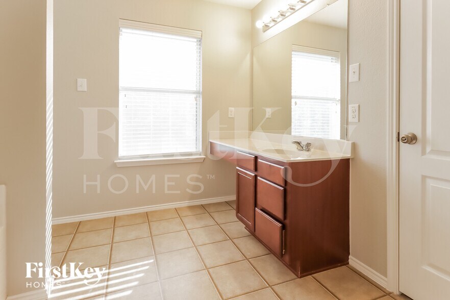 Building Photo - 3956 Polar Brook Dr