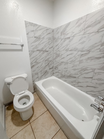 Building Photo - 6827 Chasewood Dr