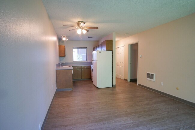 Building Photo - *Holiday Special* Top Floor One Bedroom Near OHSU Ready Early January!