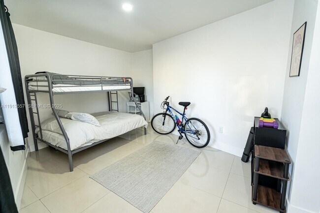 Building Photo - 2388 NE 173rd St