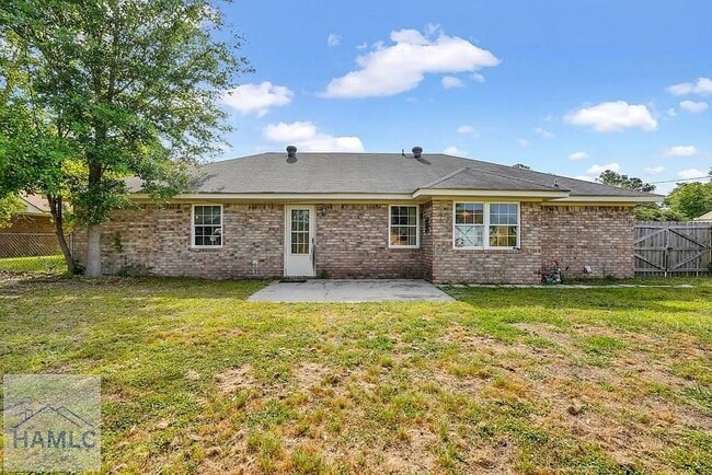 Building Photo - 908 Highland Dr