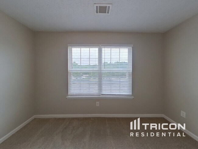Building Photo - 1740 Courtyard Ln