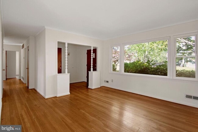 Building Photo - 6807 Dean Dr