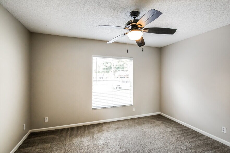 Building Photo - 4792 NW 5th Pl