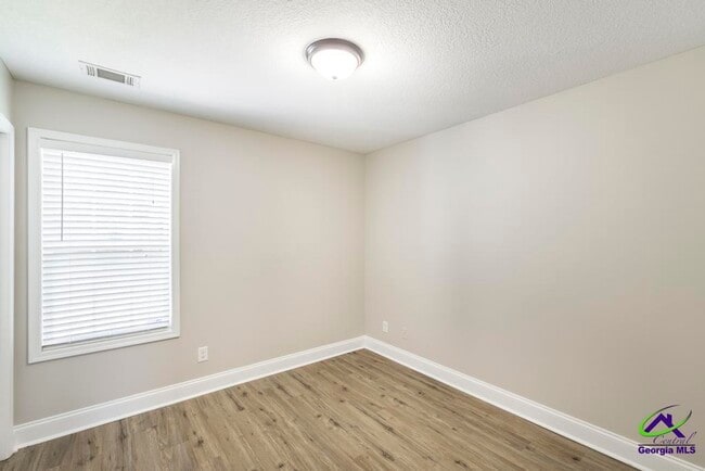 Building Photo - 510 Leisure Lake Dr