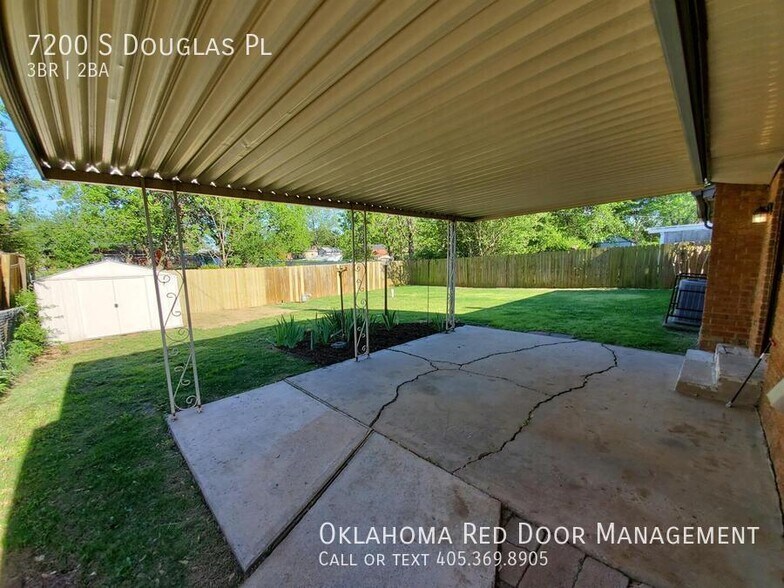 Building Photo - 7200 S Douglas Pl