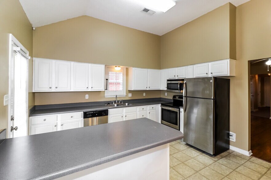Building Photo - 8705 Eagle View Dr