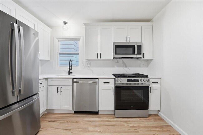 Building Photo - 212 Seaview Ave