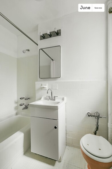 Building Photo - 20 A Ave