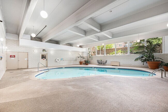 Building Photo - Spacious 1 bedroom home in the heart of Capital Hill! 1 Reserved Parking Space and Storage Unit!