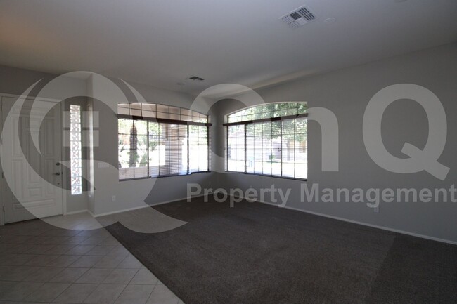 Building Photo - 1252 N Santa Anna St