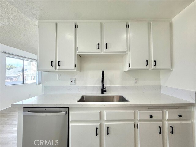 Building Photo - 14851 Mulberry Dr