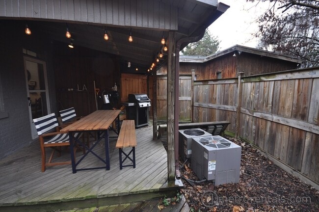 Building Photo - 703-705 City Park