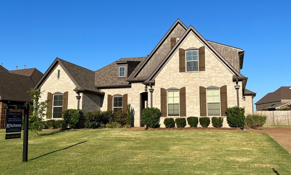 Primary Photo - 5607 Pinetree Loop E