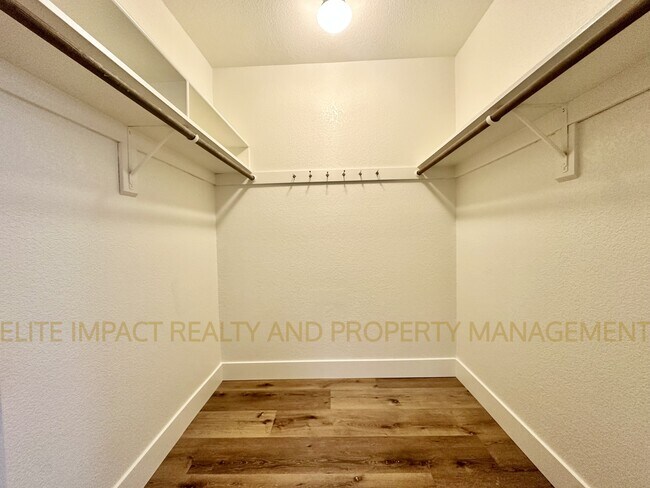 Building Photo - 4259 E Blanton Rd