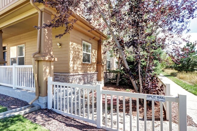 Building Photo - The Meadows townhome 3 bed 2 bath, in Morgan's Run Community!