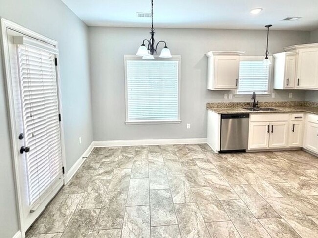 Building Photo - Now Leaseing a 4 Bedroom 3 Bath Home In Southeast Memphis