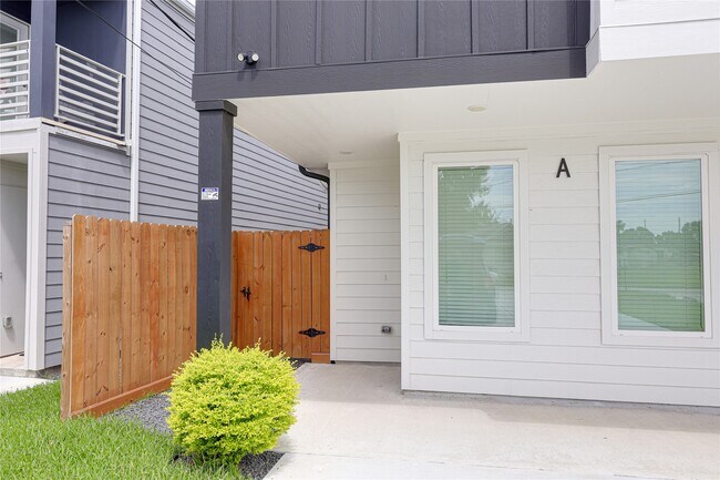 Building Photo - 934 South Ln