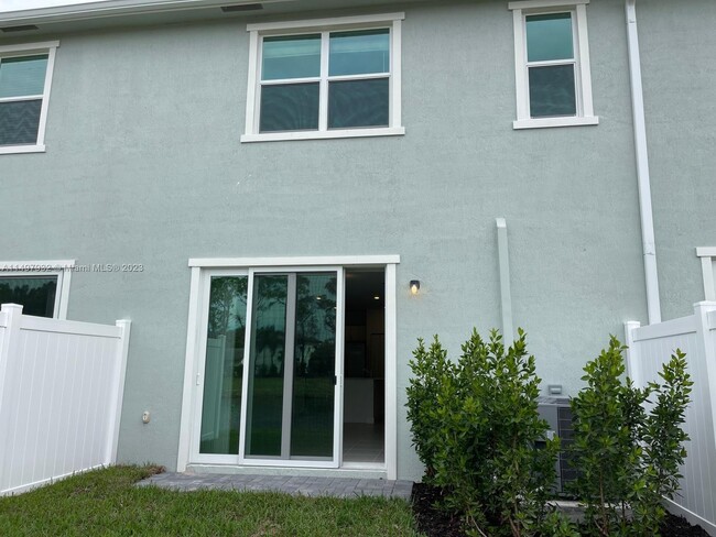 Building Photo - Flannigan Way, Greenacres, FL 33463 - 3 BR...