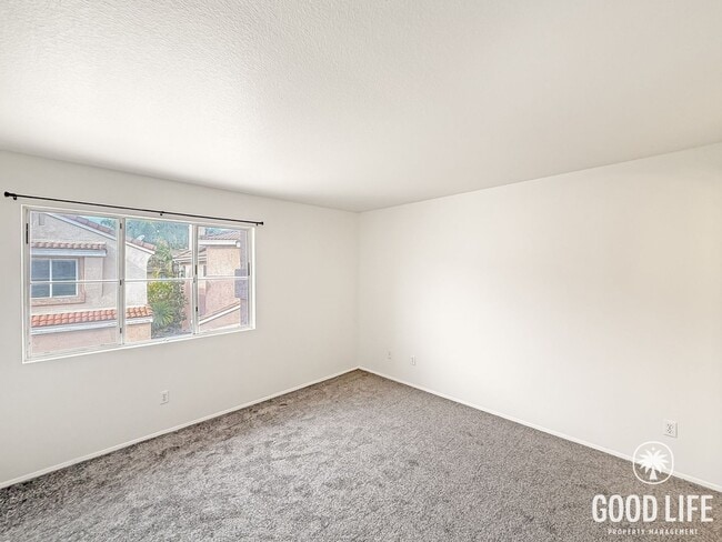 Building Photo - Spacious 3bd/3ba Located in Miramar Ranch North!