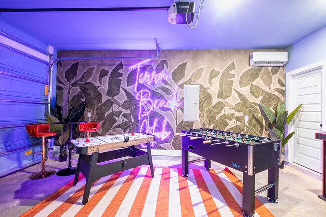 Building Photo - 19901 Charlie Claude Dr