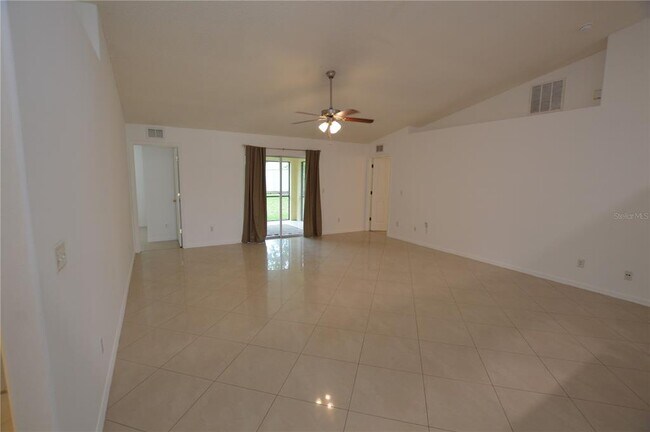 Building Photo - 18 Pittwick Ln