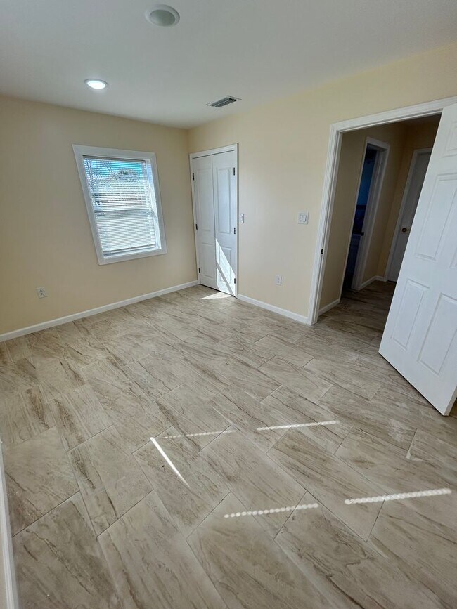 Building Photo - 2433 Wakulla Ave