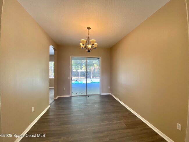 Building Photo - 765 Conestee Dr