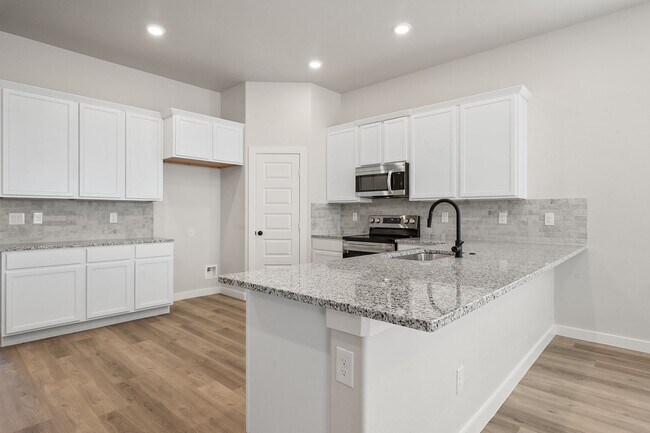Building Photo - Pre leasing for July: 4-Bedrooms, 2-Bathroom
