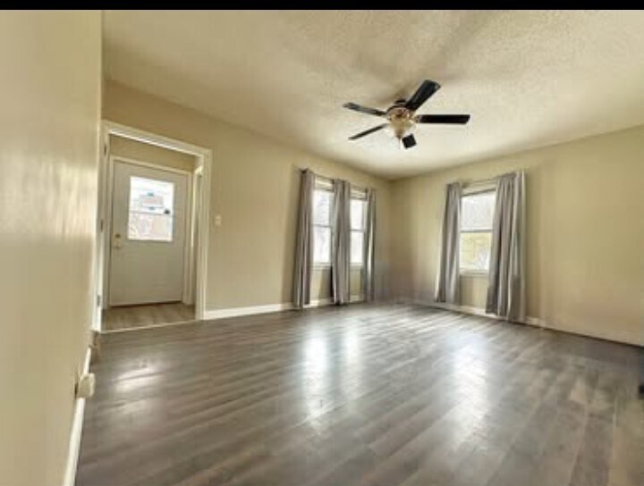 Building Photo - 815 Main St S