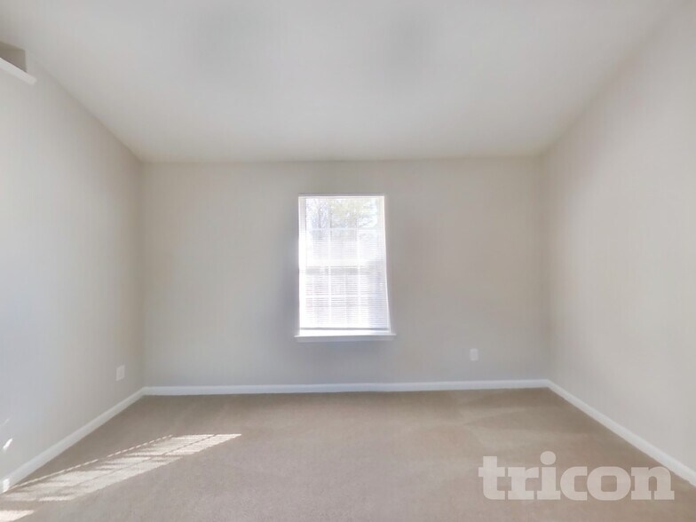 Building Photo - 636 Christina Pl