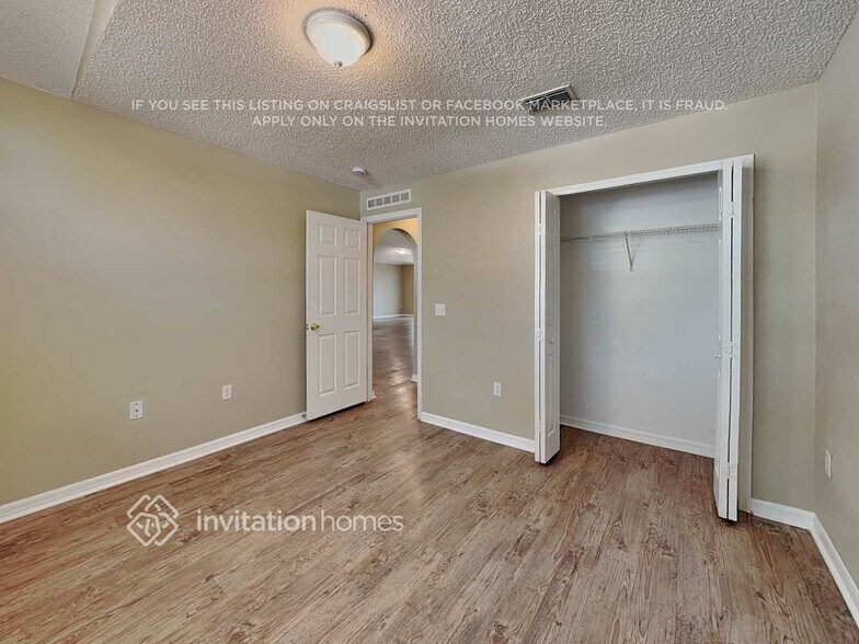 Building Photo - 1710 W Marshall Lake Dr