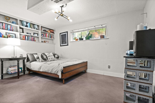 Building Photo - 1542 Fieldcrest Ln