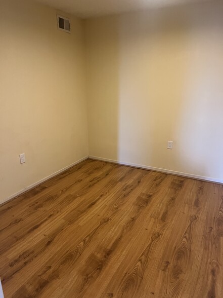 3rd bedroom - 467 Crestmont Dr