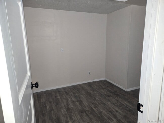 Building Photo - 11 Halliday Rd