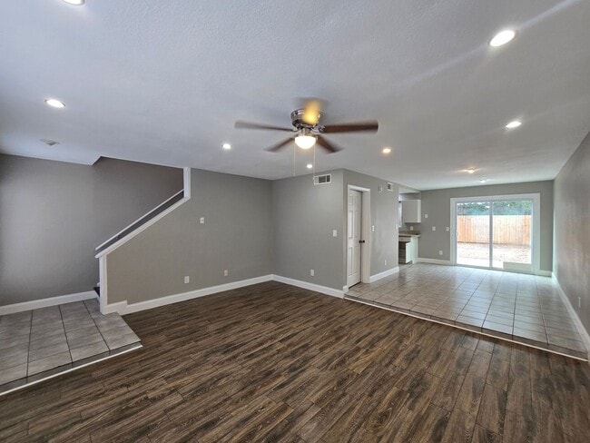 Building Photo - Arlington Townhome - 3 Bedroom 2.5 Bath