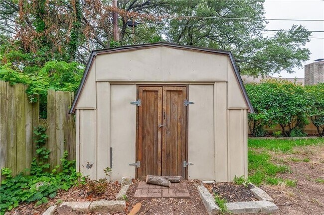 Building Photo - 12118 Black Angus Dr