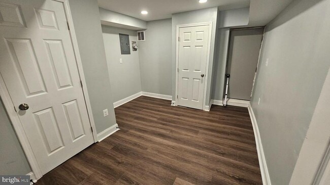 Building Photo - 2805 Erdman Ave