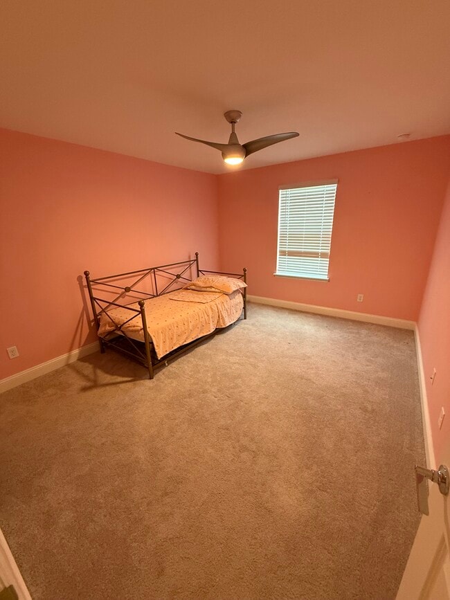 Building Photo - 16 Samantha Ct