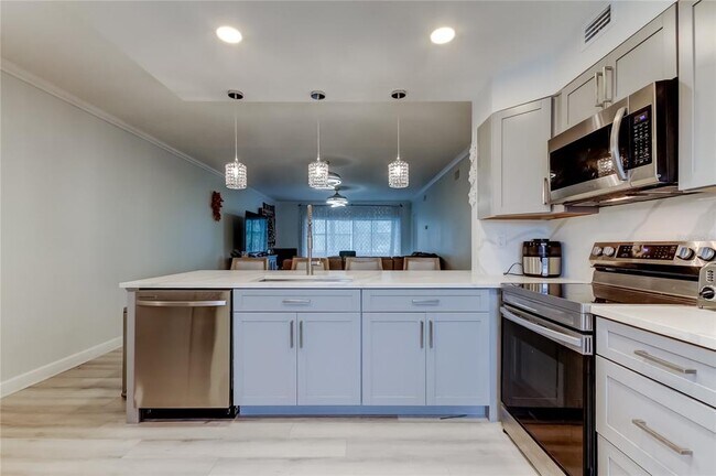 Building Photo - 7321 Central Ave