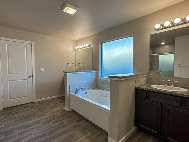 Building Photo - 1212 Ash St