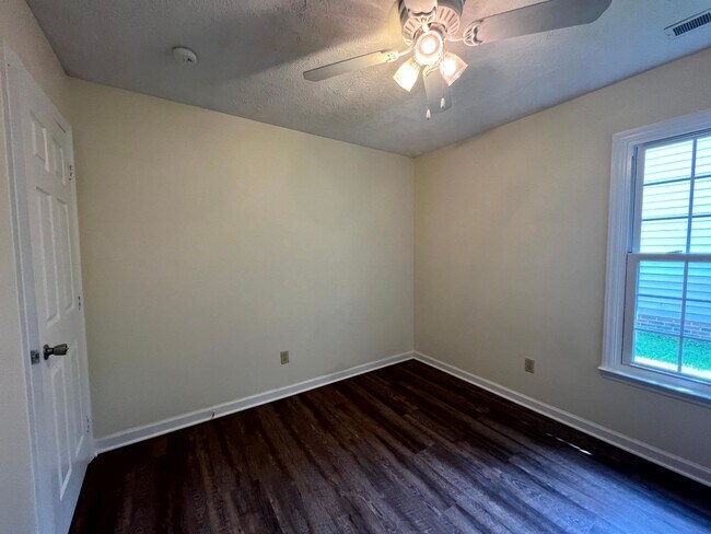 Building Photo - 2154 Skyview Dr